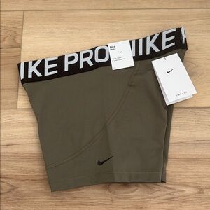 Nike Pro Women's Green Spandex Gym Yoga Workout Athletic SHORTS Large NWT 3”